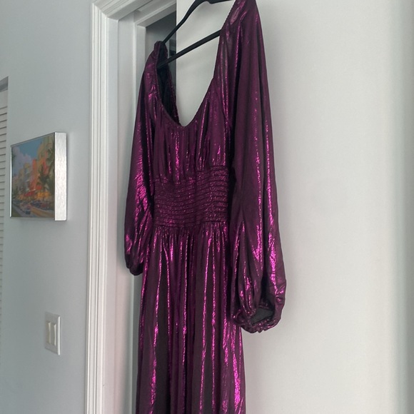 Amazing Dress! - Picture 2 of 6